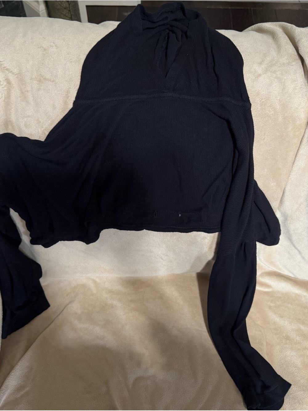 Timing Black Long-Sleeve Ribbed V-Neck Crop Top
